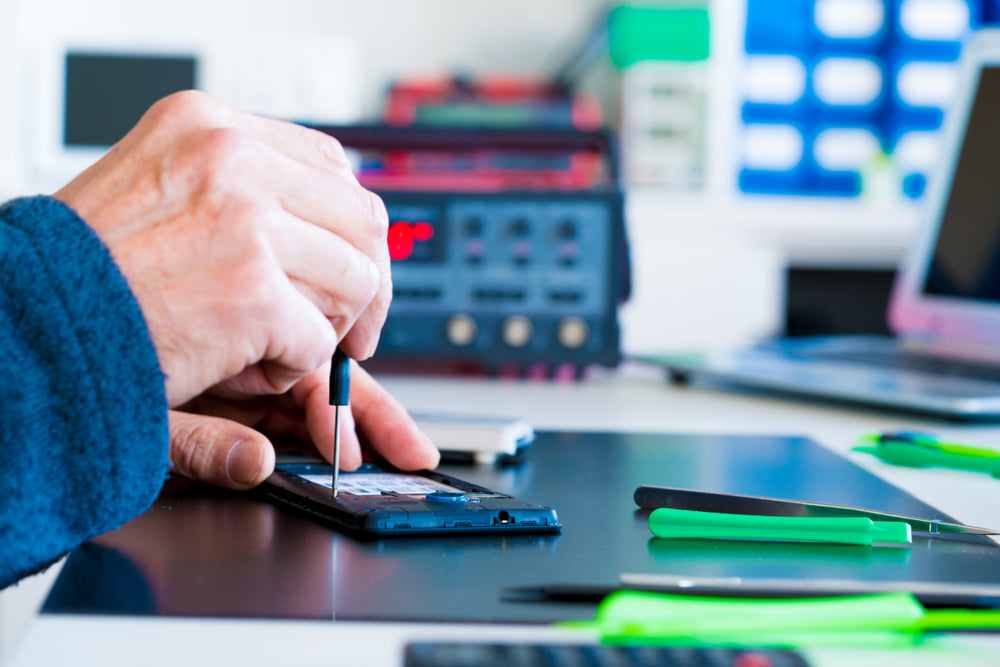 When It Makes More Sense to Repair Your Phone than Replace It